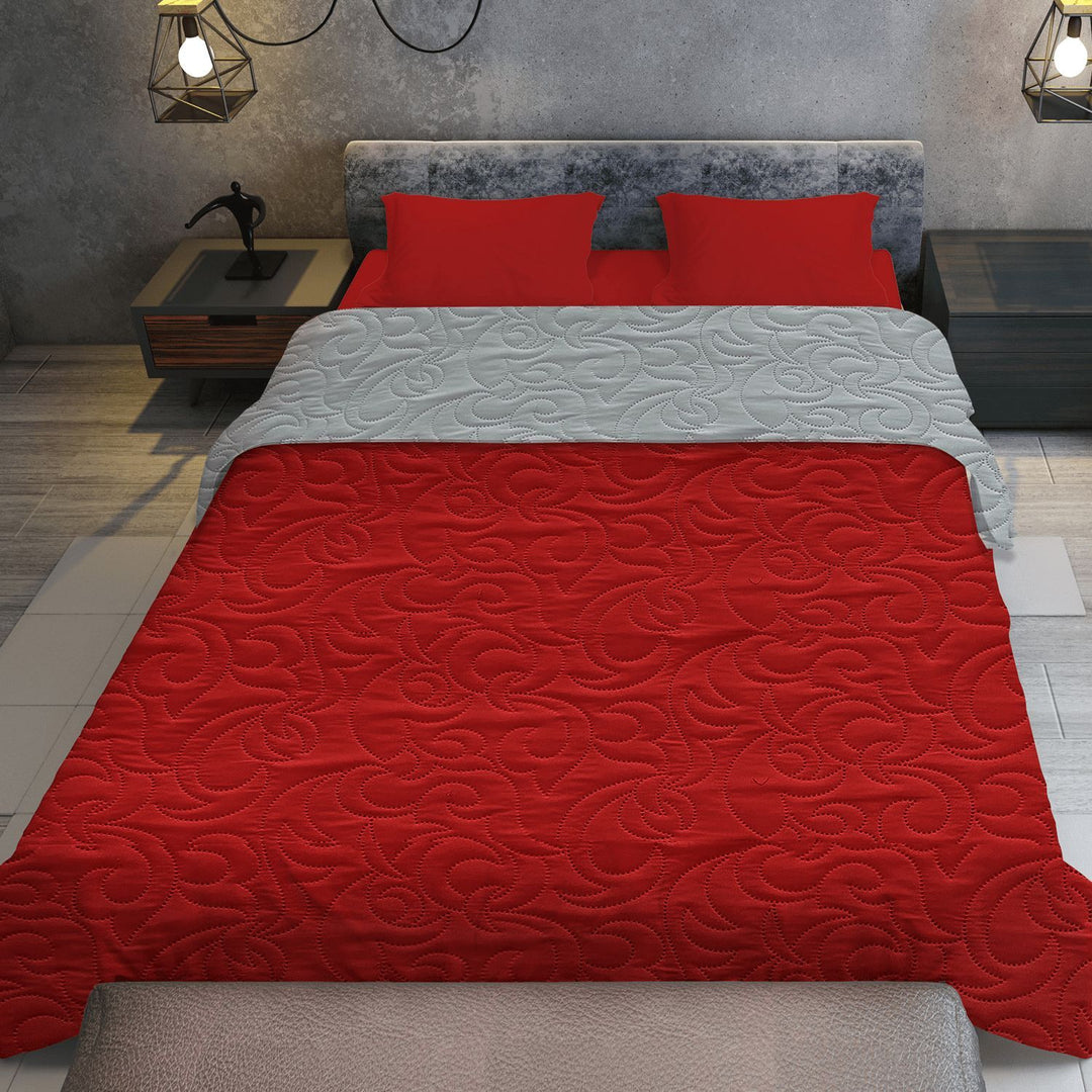 Reversible AC Quilt by Sassoon Red