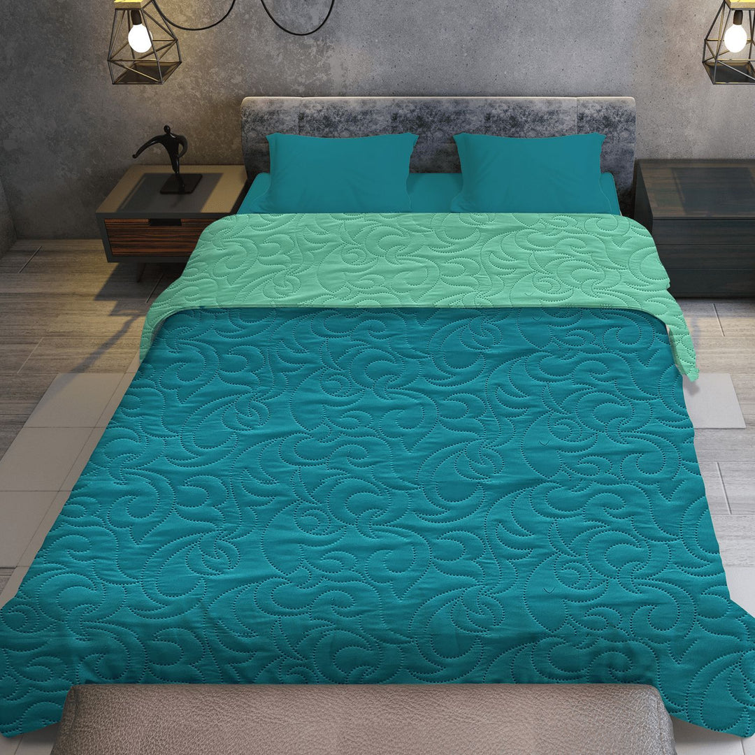  Reversible AC Quilt by Sassoon blue