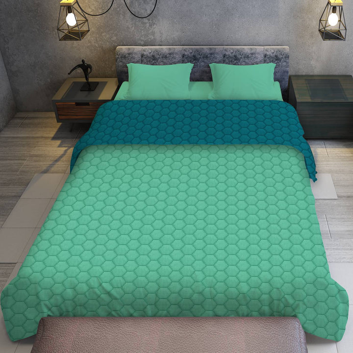 Reversible AC Quilt by Sassoon Green