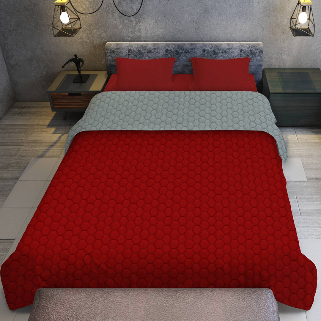 Reversible AC Quilt by Sassoon Red