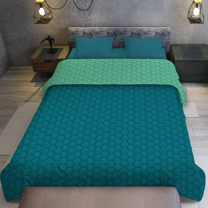 Reversible AC Quilt by Sassoon Green