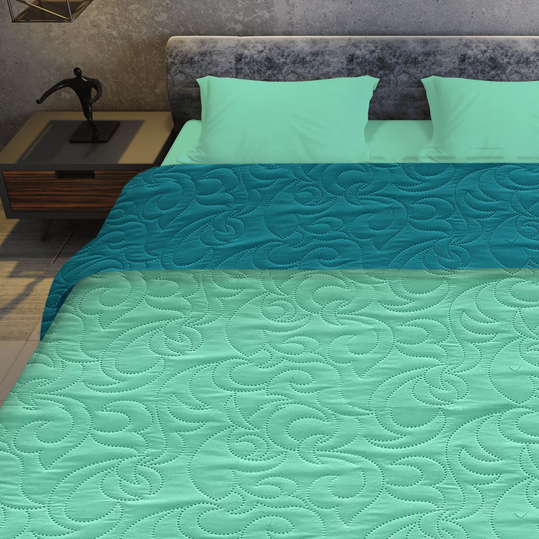 Reversible AC Quilt by Sassoon