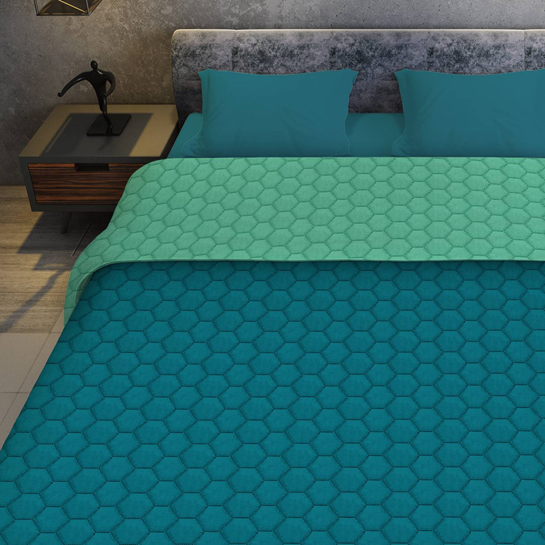 Reversible AC Quilt by Sassoon Green