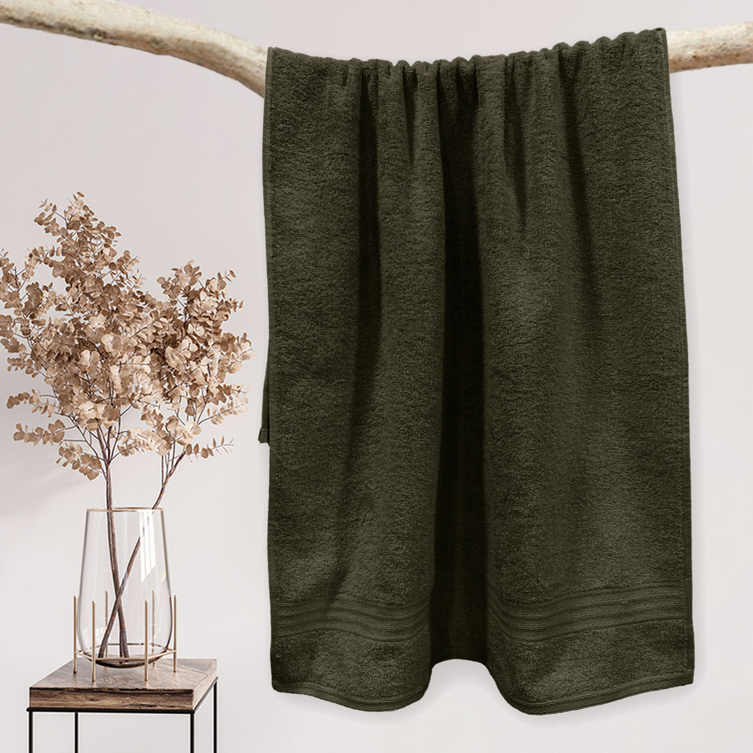 Green Color 100% Cotton Bath towel with 450 GSM (100% Cotton, 450 GSM, Luxuriously soft on skin, Quick drying, Rich aesthetic, Variety of Vibrant Color, Spa-like feel, Multi-purpose uses) 